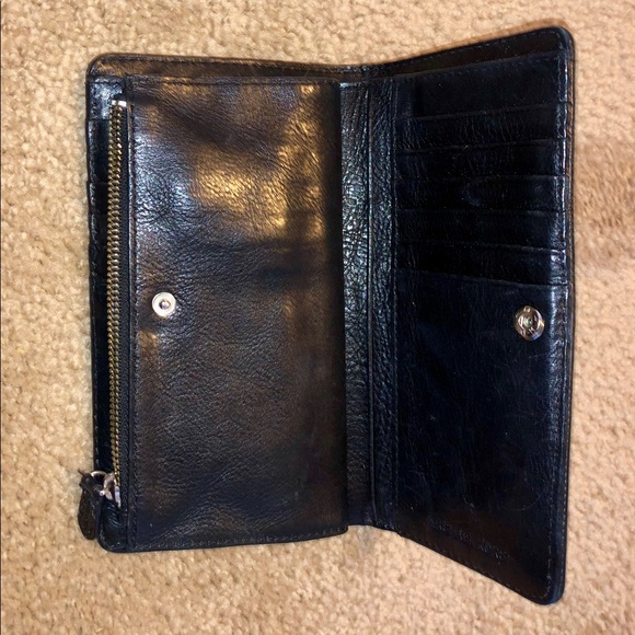 Michael Kors Purse and matching wallet - Picture 5 of 5